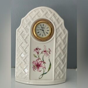 Vintage Belleek country trellis table top/ desktop clock